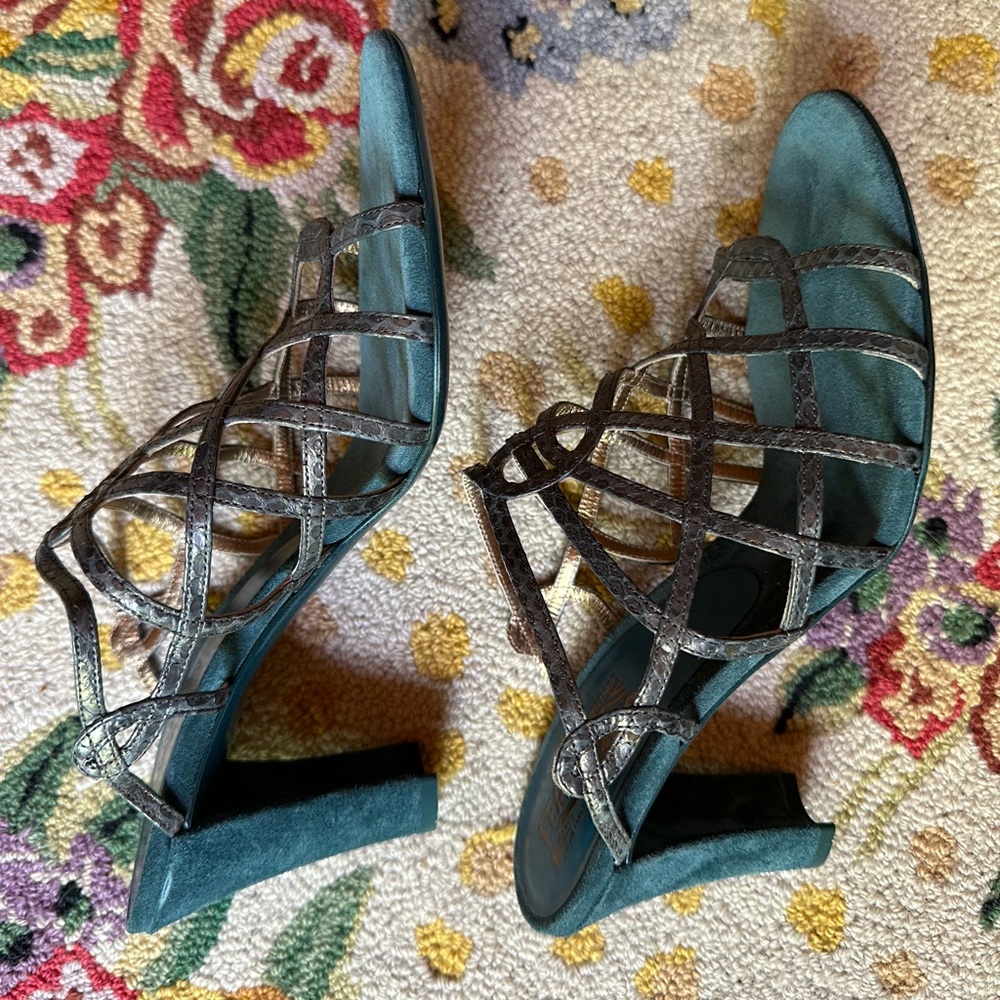 Salvatore Ferragamo made in Italy size 9 turquoise new - Picture 4 of 5
